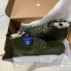 NEW Keds scout water resistant boots in green